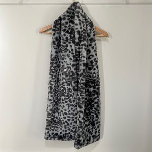aerie Faux Fur Leopard Print Scarf in Black and White